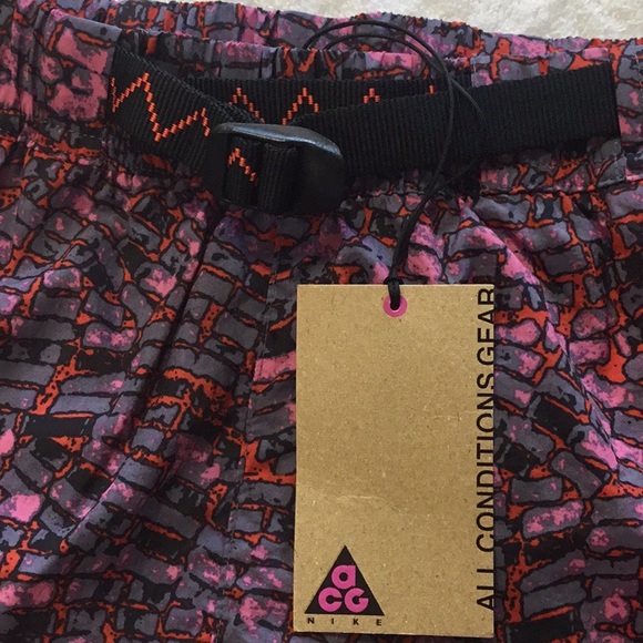 Nike ACG Women's Shorts Pink Black Print NWT - Picture 3 of 7